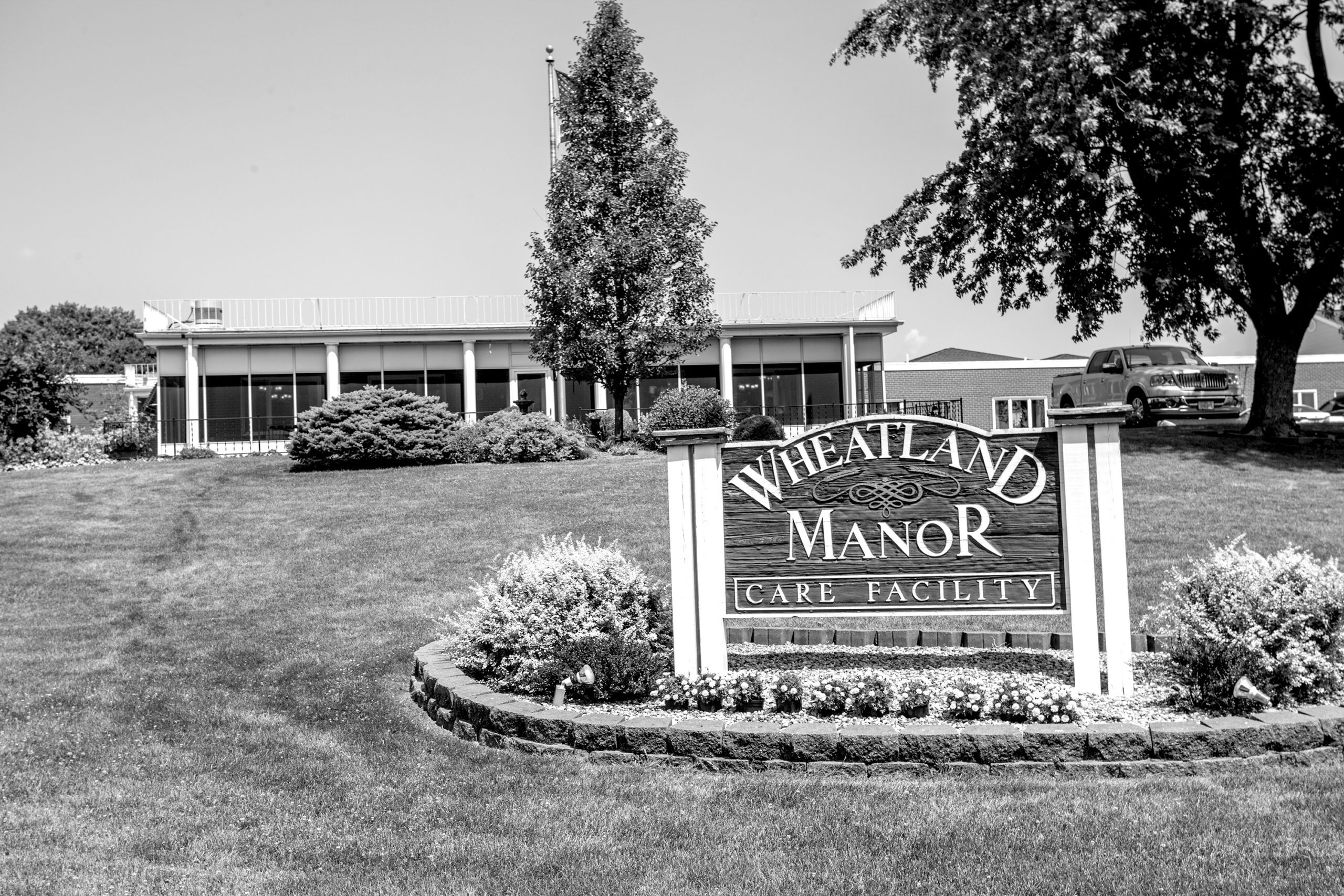 Front2_BW Wheatland Manor