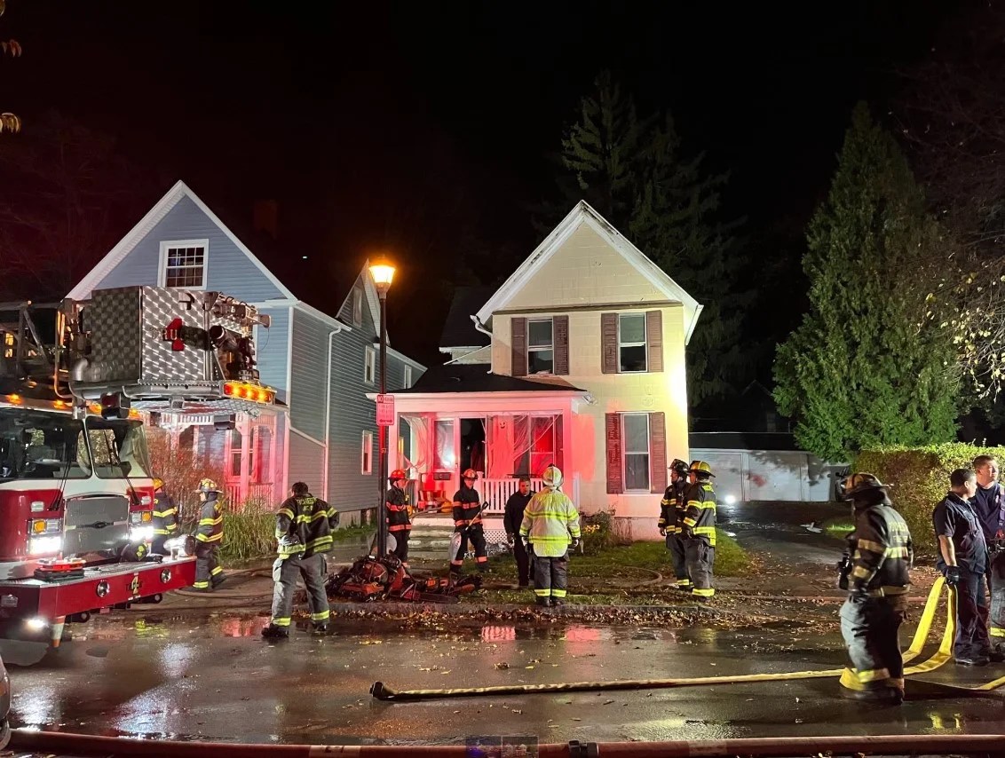 RFD battles fire on Linden Street