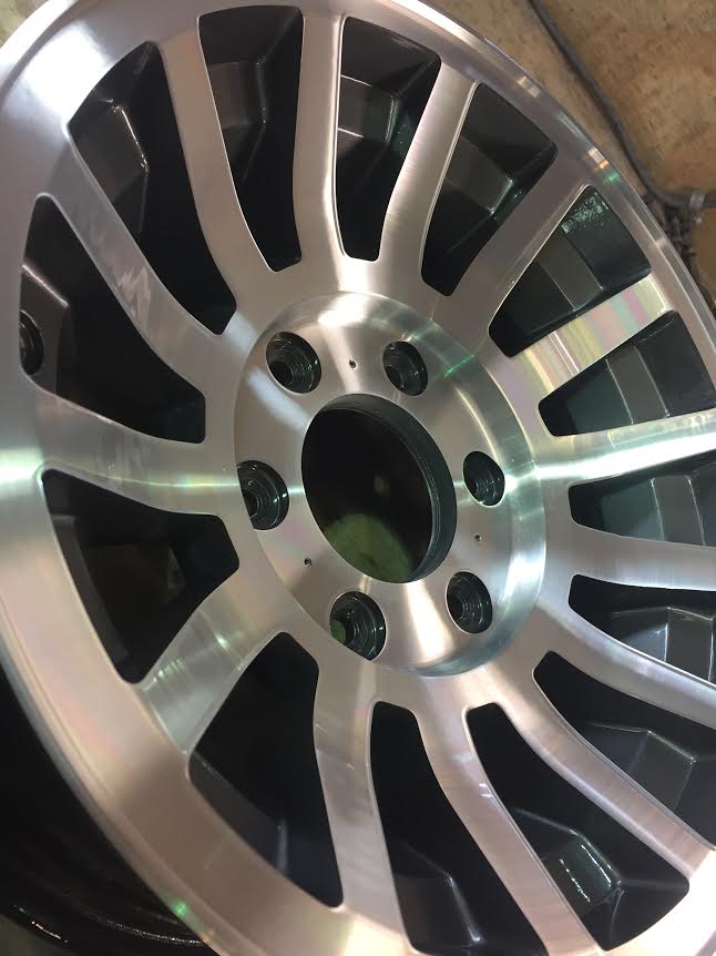 Rim Refinishing Wheel tech