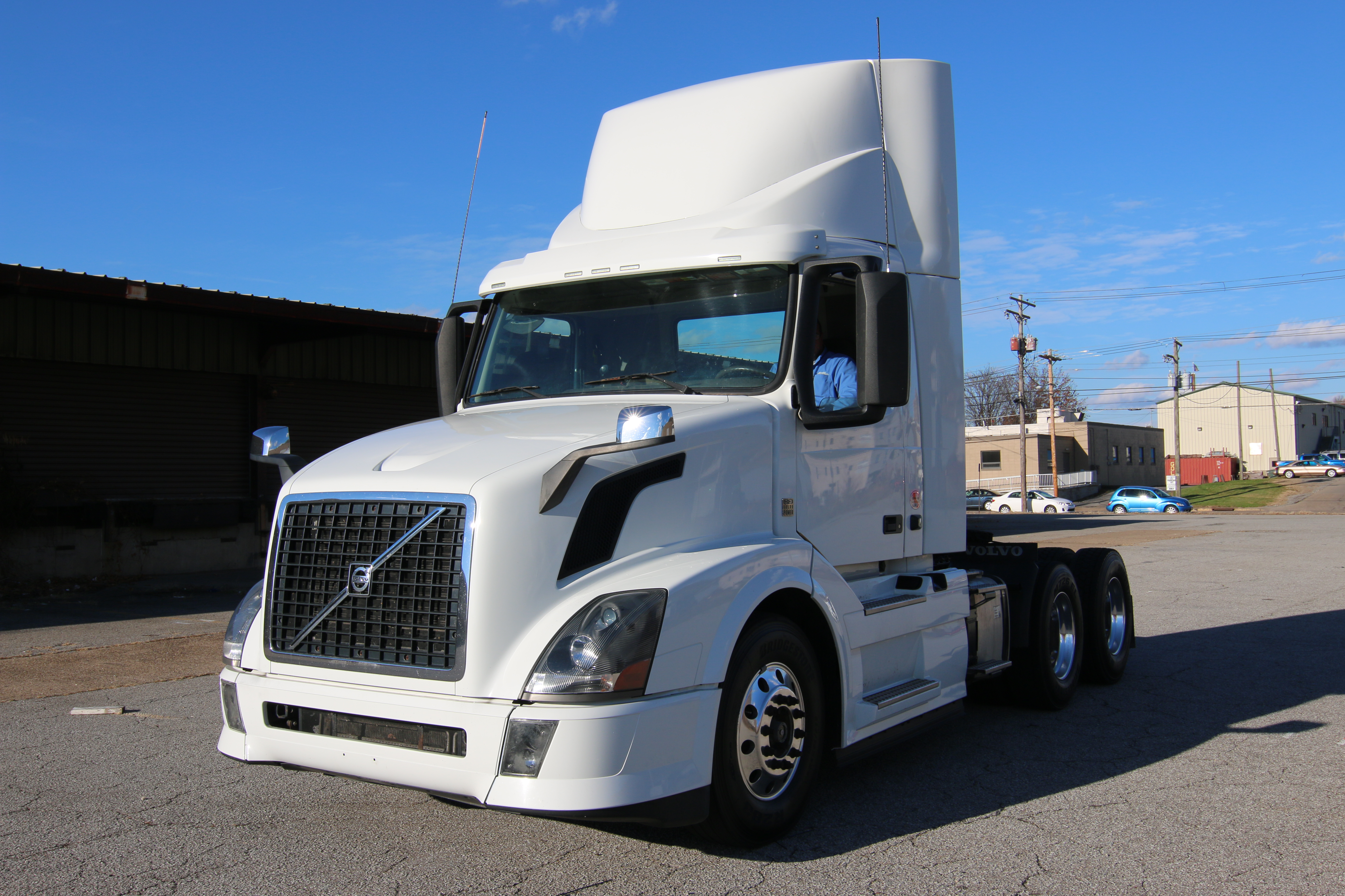 2013 Volvo VNL64T Day Cab 4V4NC9EH5DN140168 Legacy Truck Centers, Inc