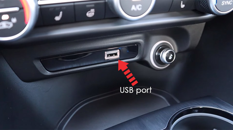Apple CarPlay on Alfa Romeo Giulia, how to connect