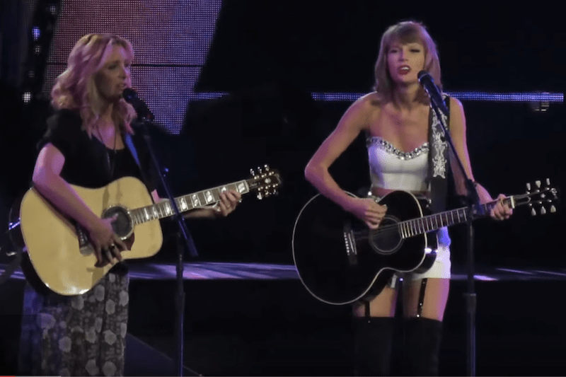 WATCH Taylor Swift Sings "Smelly Cat" with Phoebe Buffay When In Manila