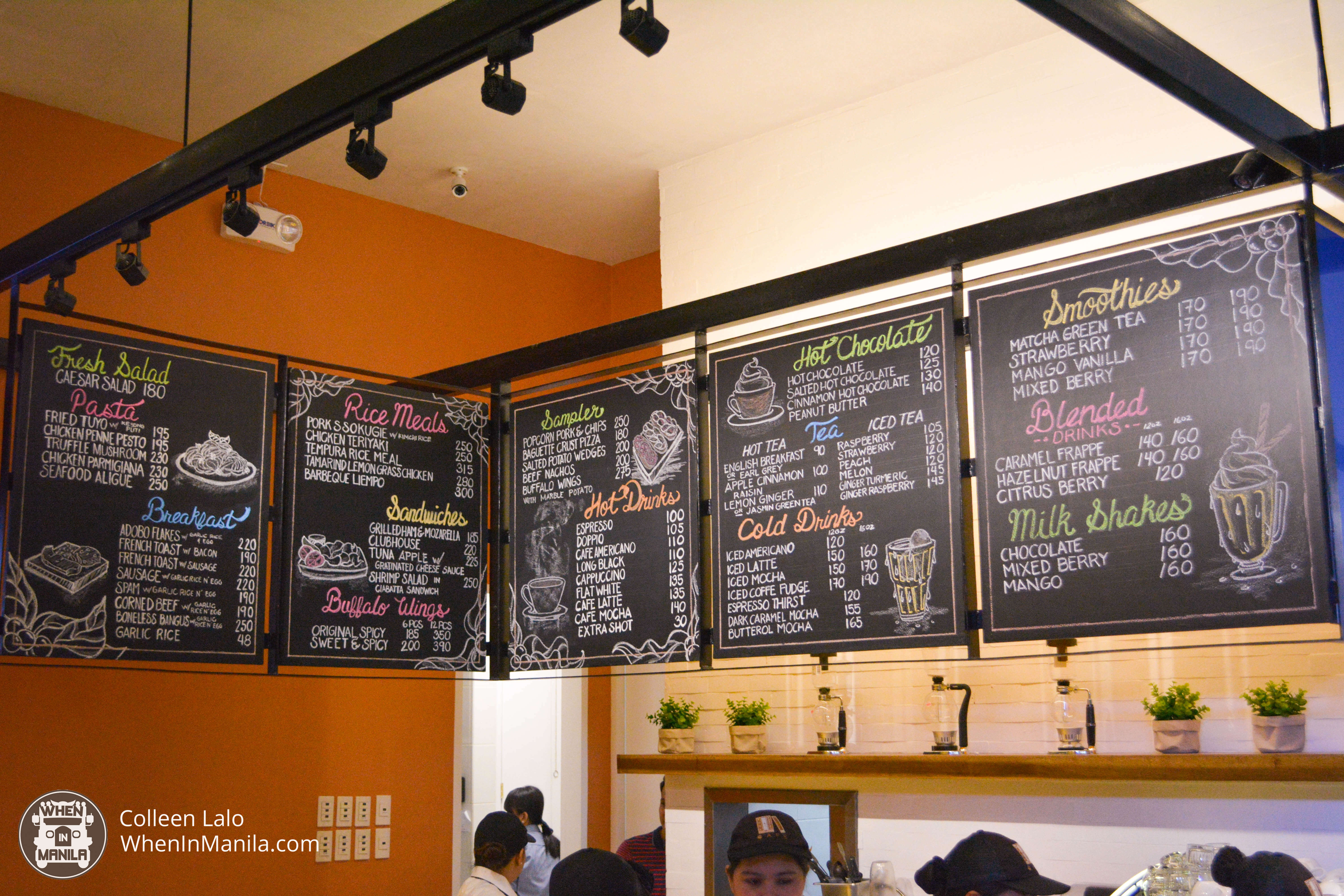 LOOK Local Celebs Pick Out their Fave Reads at Book and Borders Cafe