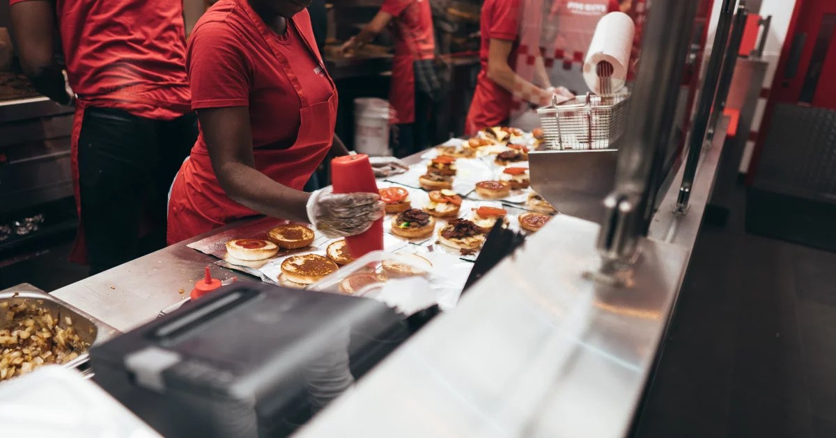 Manila FastFood Chains Are Now Required to Hire Senior Citizens and PWDs When In Manila