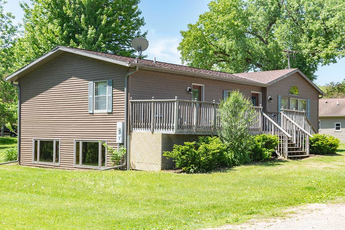 Dick's Halfway Inn, Home Rental in Millville, MN