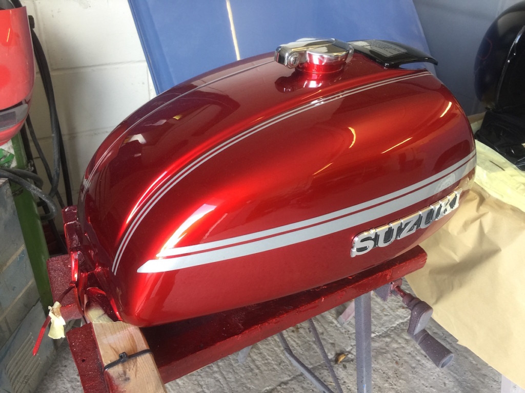 Suzuki GT750 Fuel tank respray Restoration & Repair White's Bodyworks