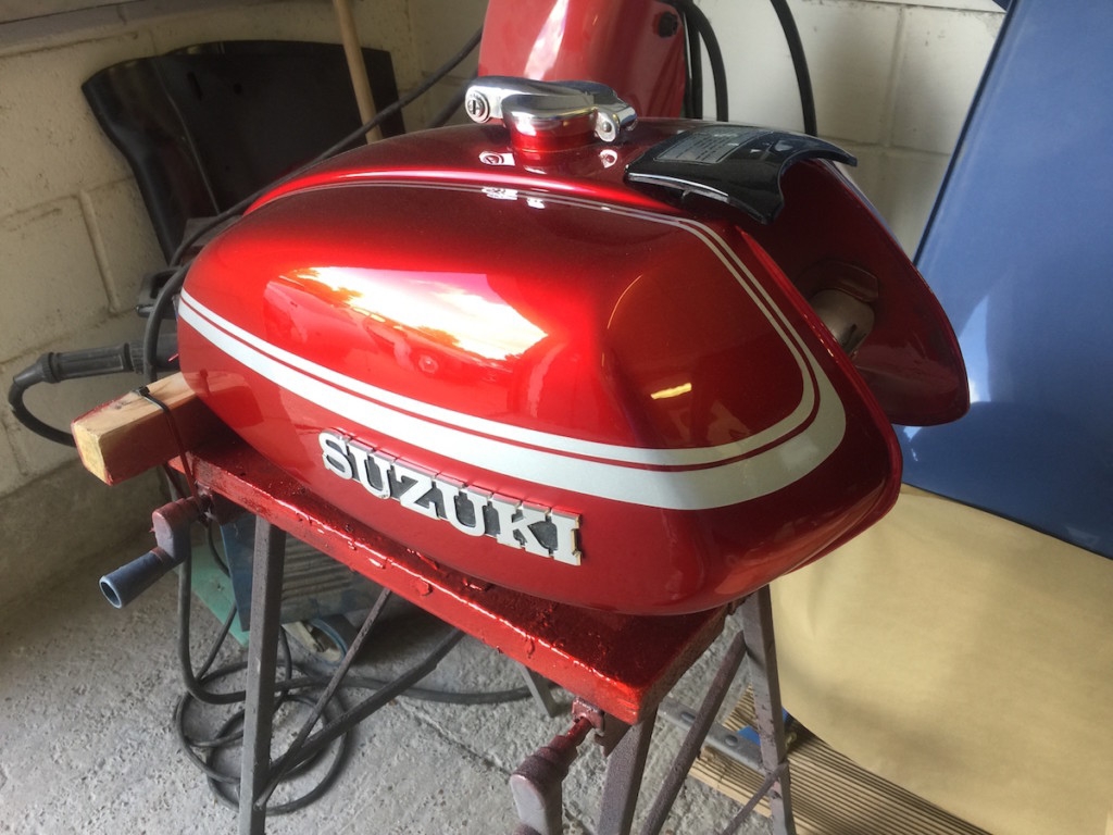 Suzuki GT750 Fuel tank respray Restoration & Repair White's Bodyworks