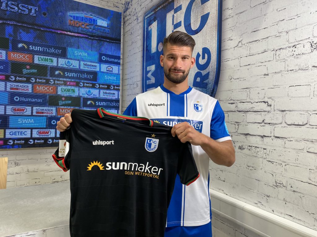 TRIKOTAKTION FÜR DIE GUTE SACHE MIT KAI BRÜNKER VOM 1. FC MAGDEBURG