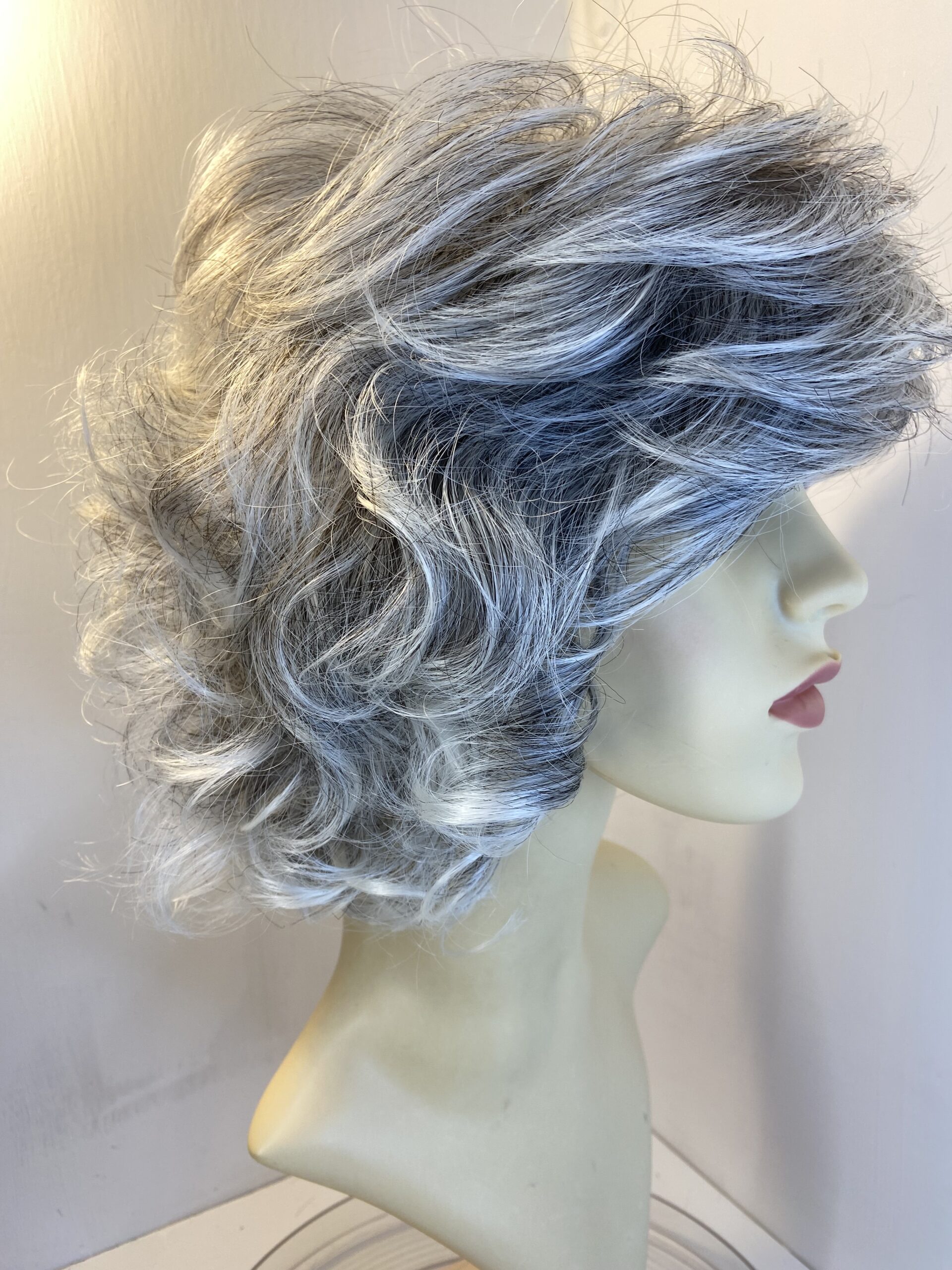 New long grey wavy wig. Gmw584 Wigbank