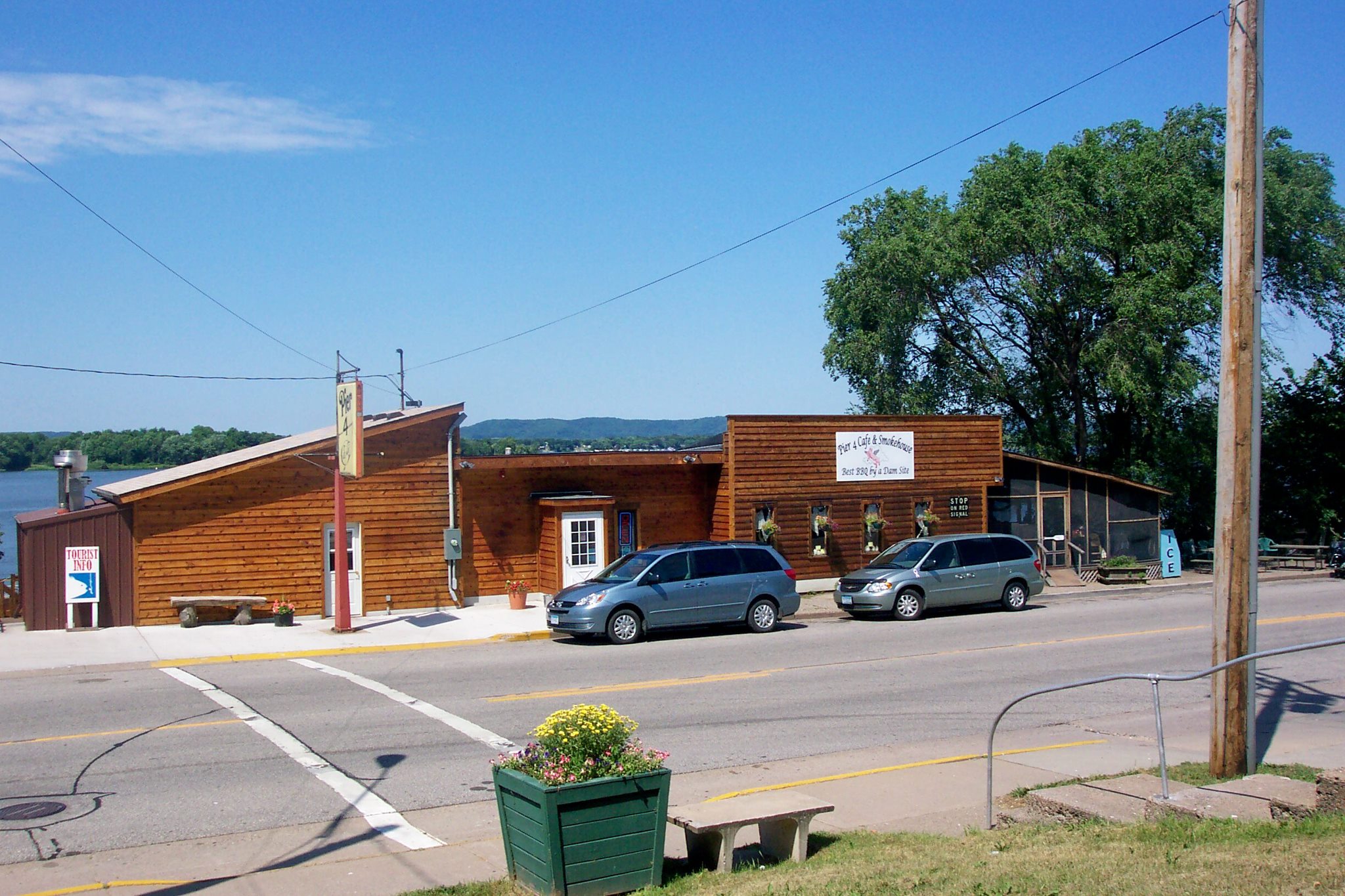 Pier 4 Cafe and Smokehouse Wisconsin Great River Road