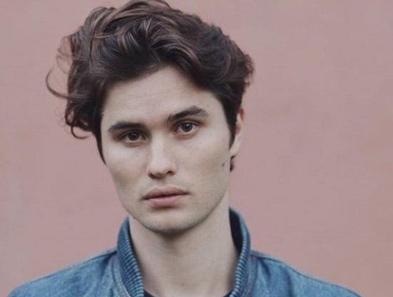 But after 20 episodes of his fictional father being dead, stokes got used to the. Chase Stokes Wiki, Age, Height, Weight, Biography & Family
