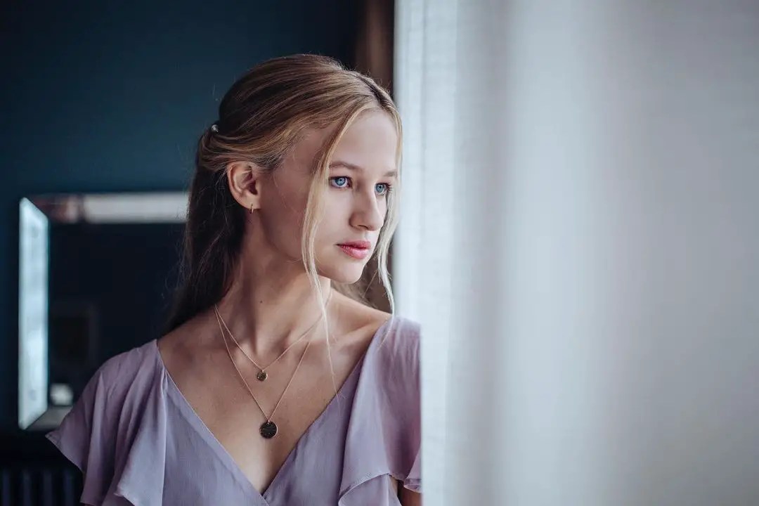 Issy Knopfler (Actress) Wiki, Biography, Age, Boyfriend, Family, Facts(04)