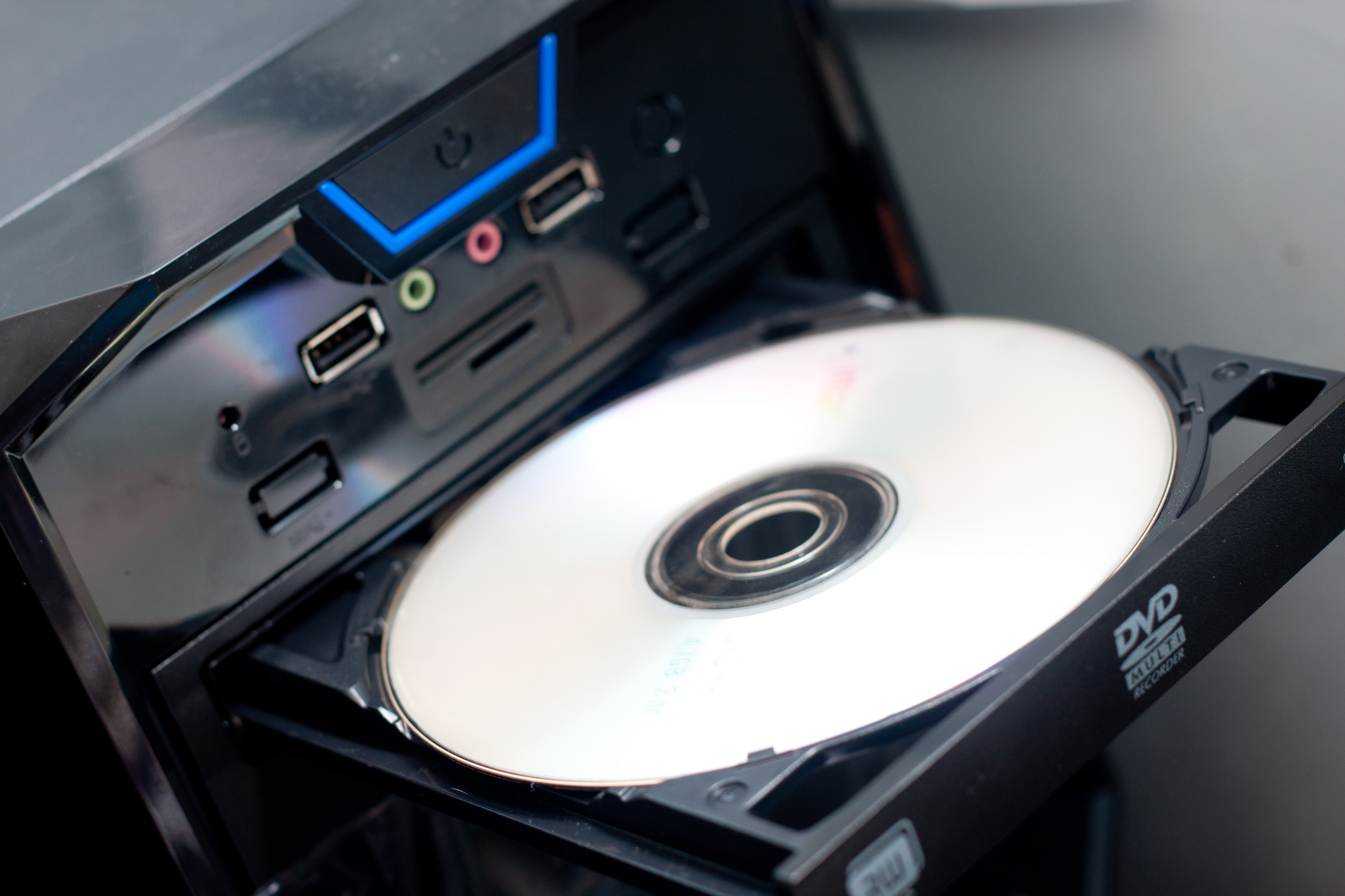 How To Put A Dvd On My Computer at Dan Zimmerman blog