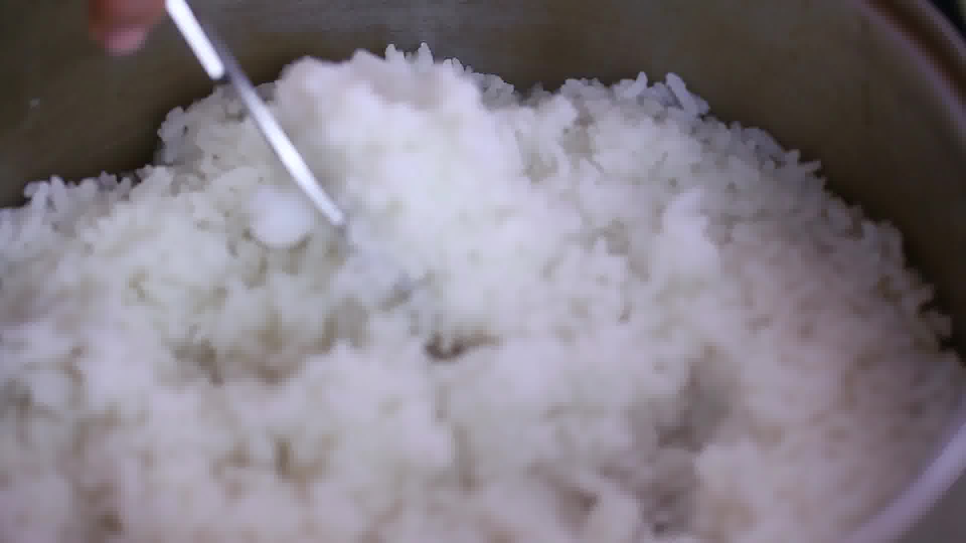2 Easy Ways to Cook White Rice Without a Rice Cooker