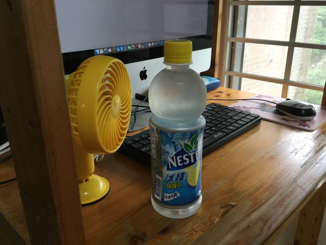 How to Make an Easy Homemade Air Conditioner from a Fan and Water Bottles