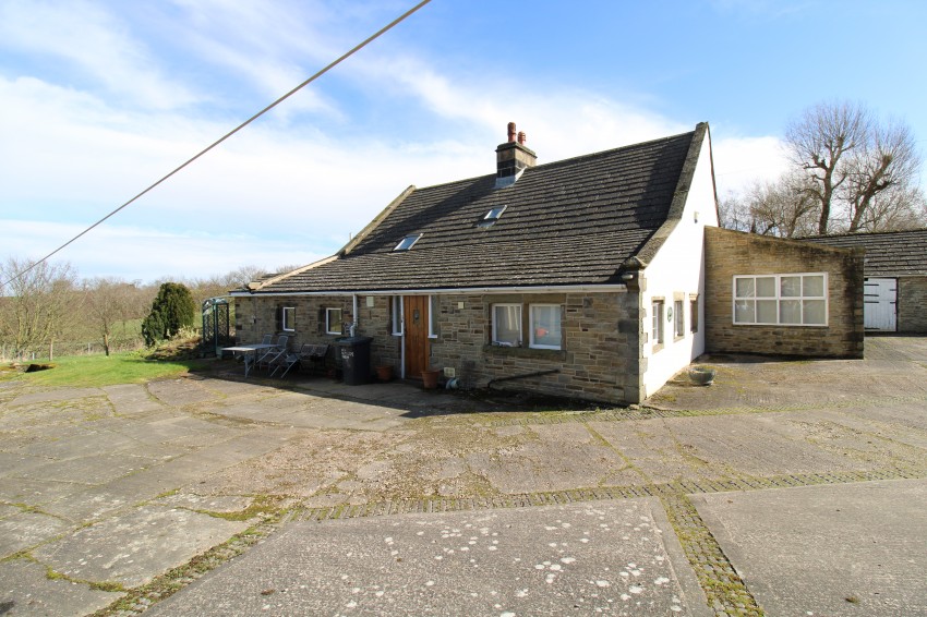 Halifax Road, Penistone, Sheffield, 3 bedroom, Detached