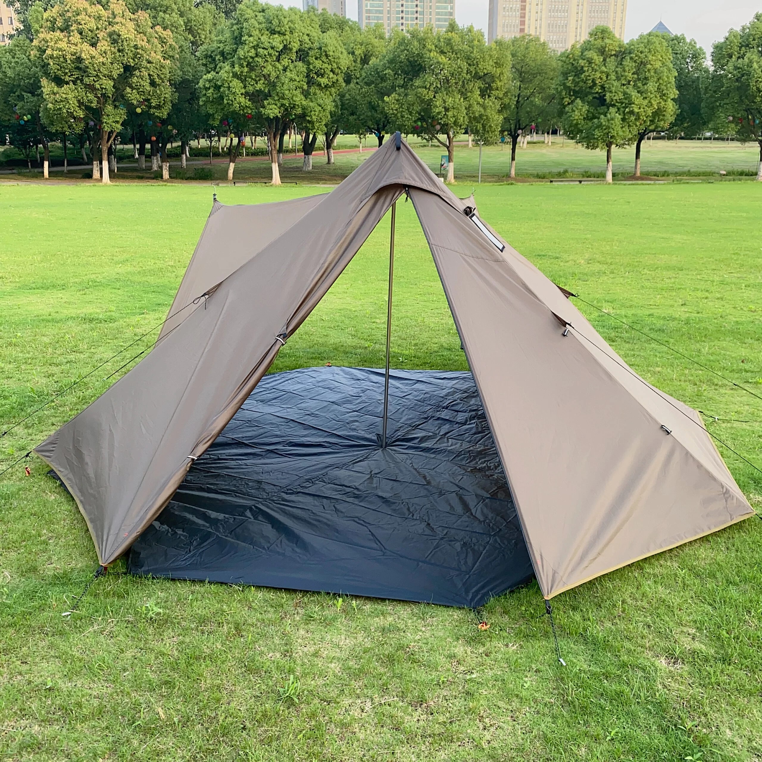1.6m Ultra Light Camping Family tent with chimney Four Season tent