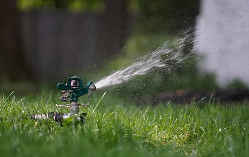 What is the best type of lawn sprinkler?