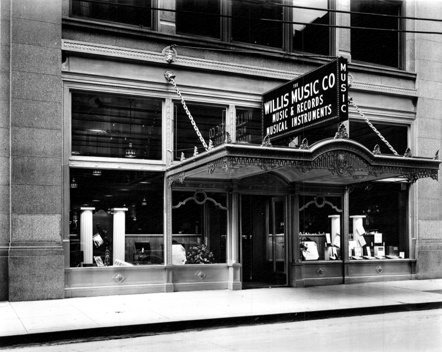 Inside the Willis Music and Record store in Cincinnati, Ohio, 1919. r