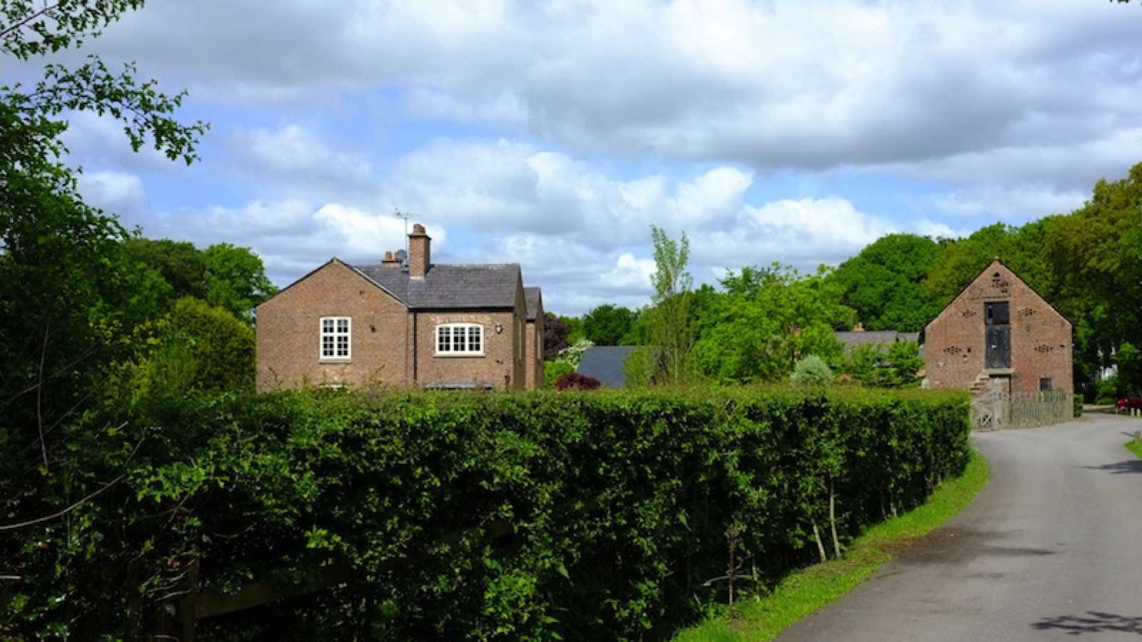 Castle Mill Lane to Kell House Farm