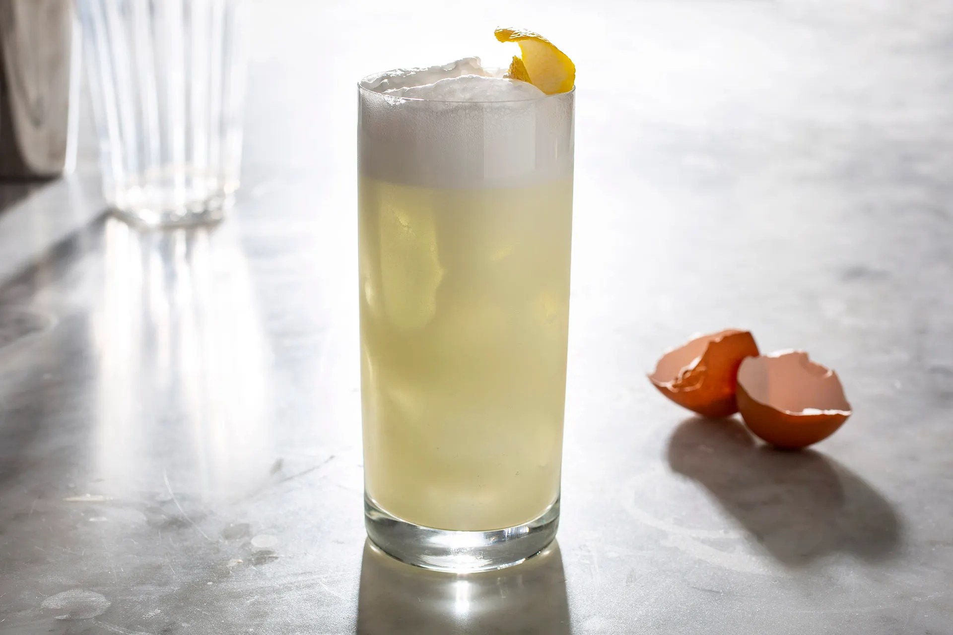 Everyone Should Know How to Make a Gin Fizz Wine Enthusiast