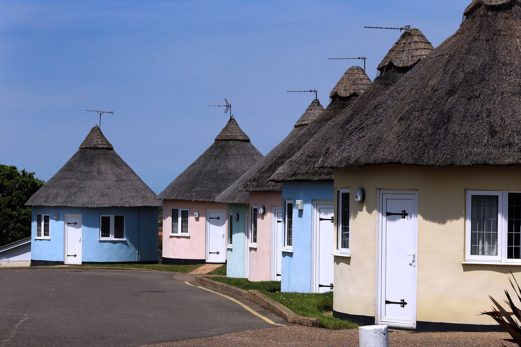 WintertononSea A dog friendly holiday resort. The village website.