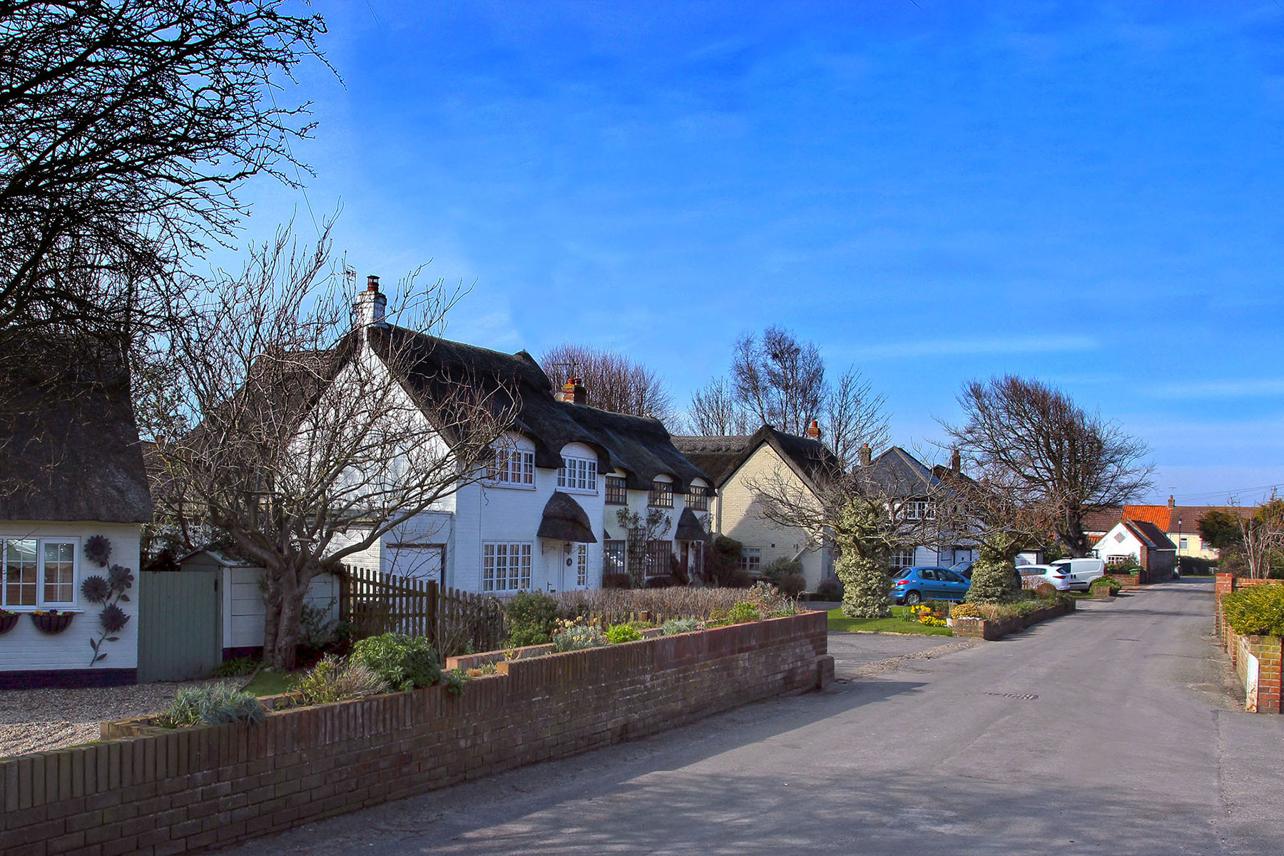 WintertononSea A dog friendly holiday resort. The village website.