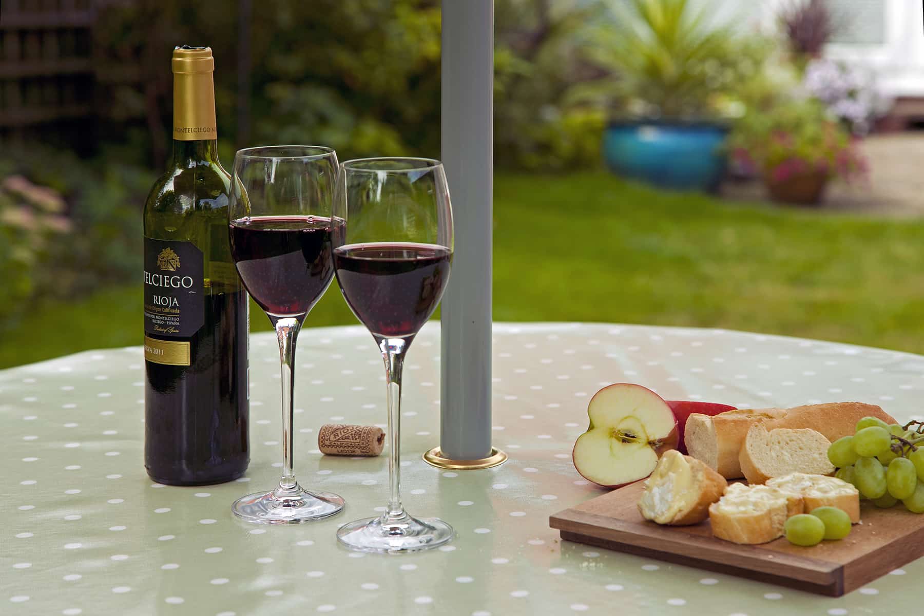 TABLECLOTHS WITH PARASOL HOLES PERFECT FOR OUTDOOR DINING
