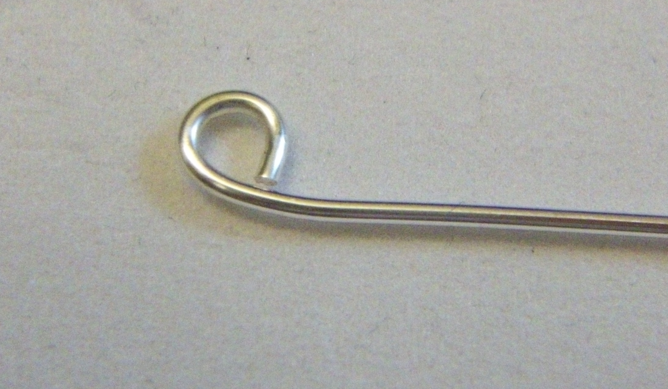 Beaded Zipper Pull by Joan Madouse, a Free Wire Jewelry Pattern Wire