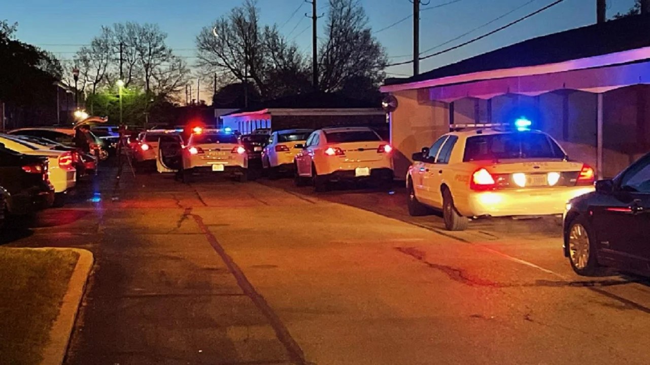 Man killed in northeast side apartment complex Indianapolis News