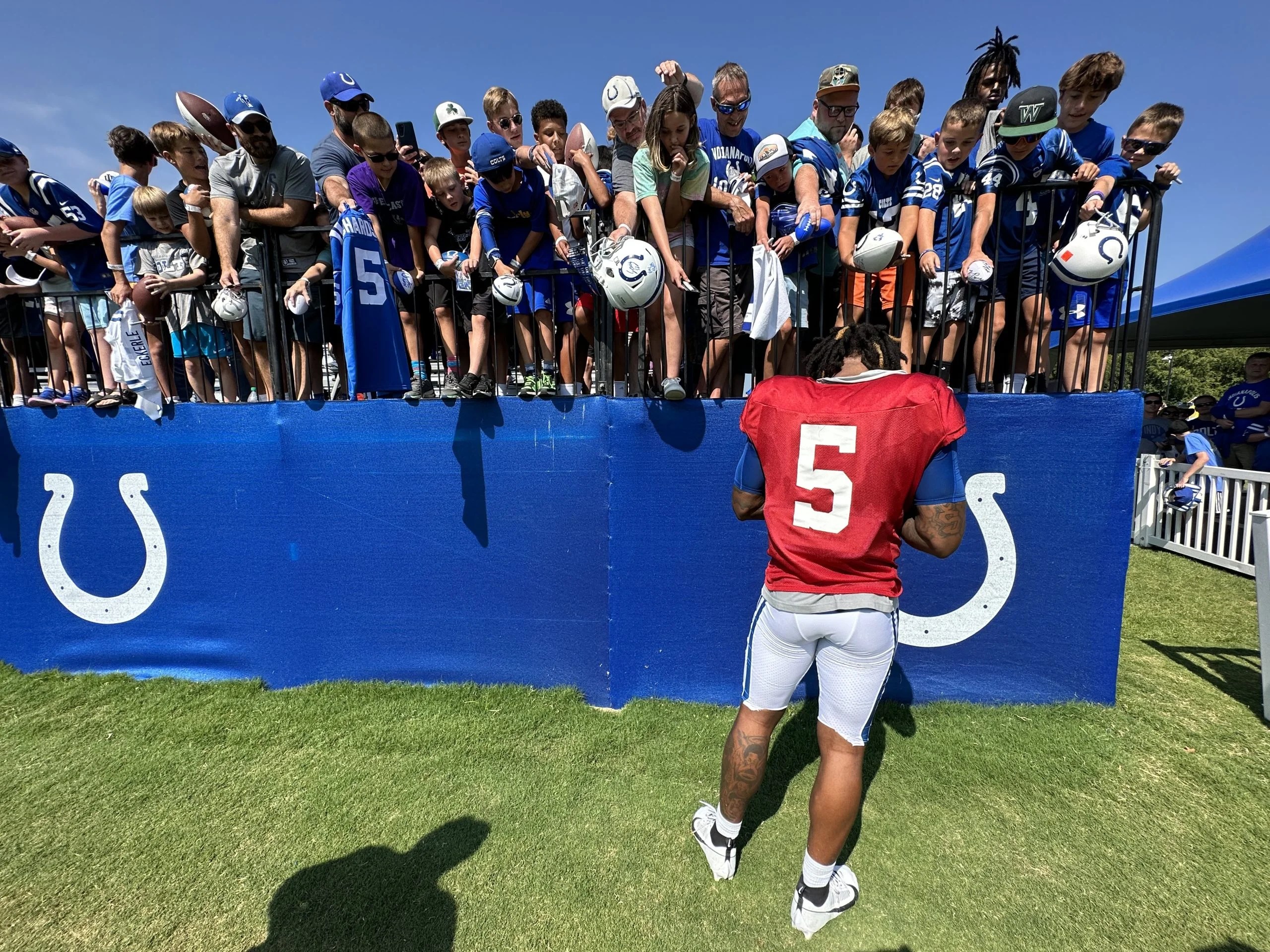 Anthony Richardson signs autographs for young fans at training camp