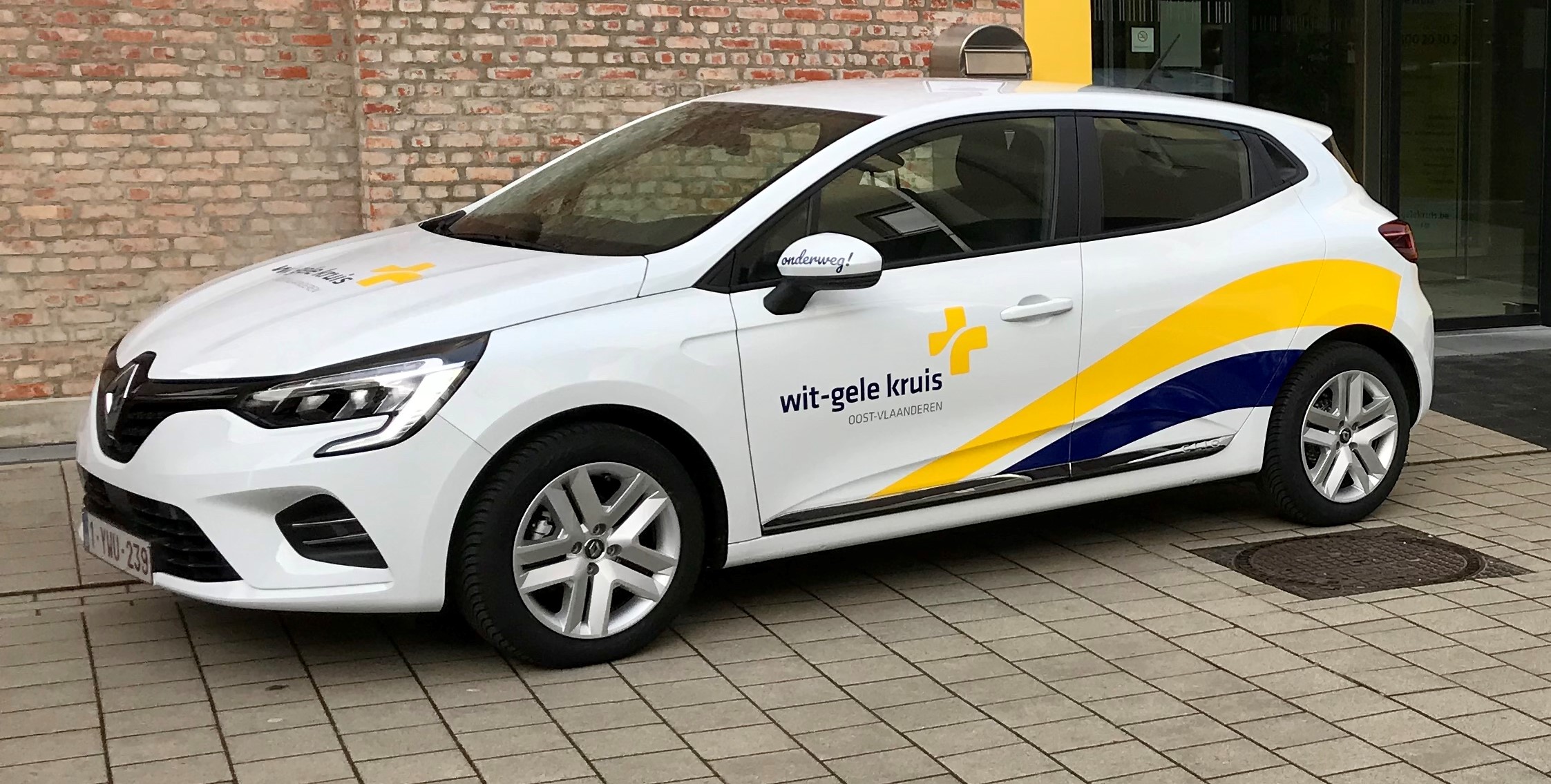 Van zwarte naar witte auto’s bij WitGele Kruis OostVlaanderen Wit