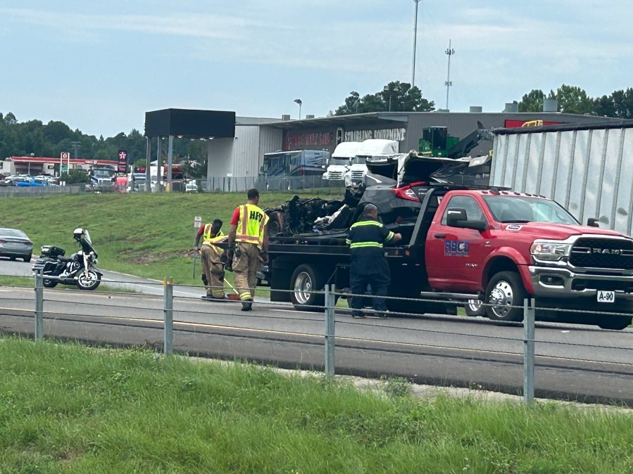 One killed in crash on I59 in Hattiesburg 97.7 The Beat of The Capital(02)