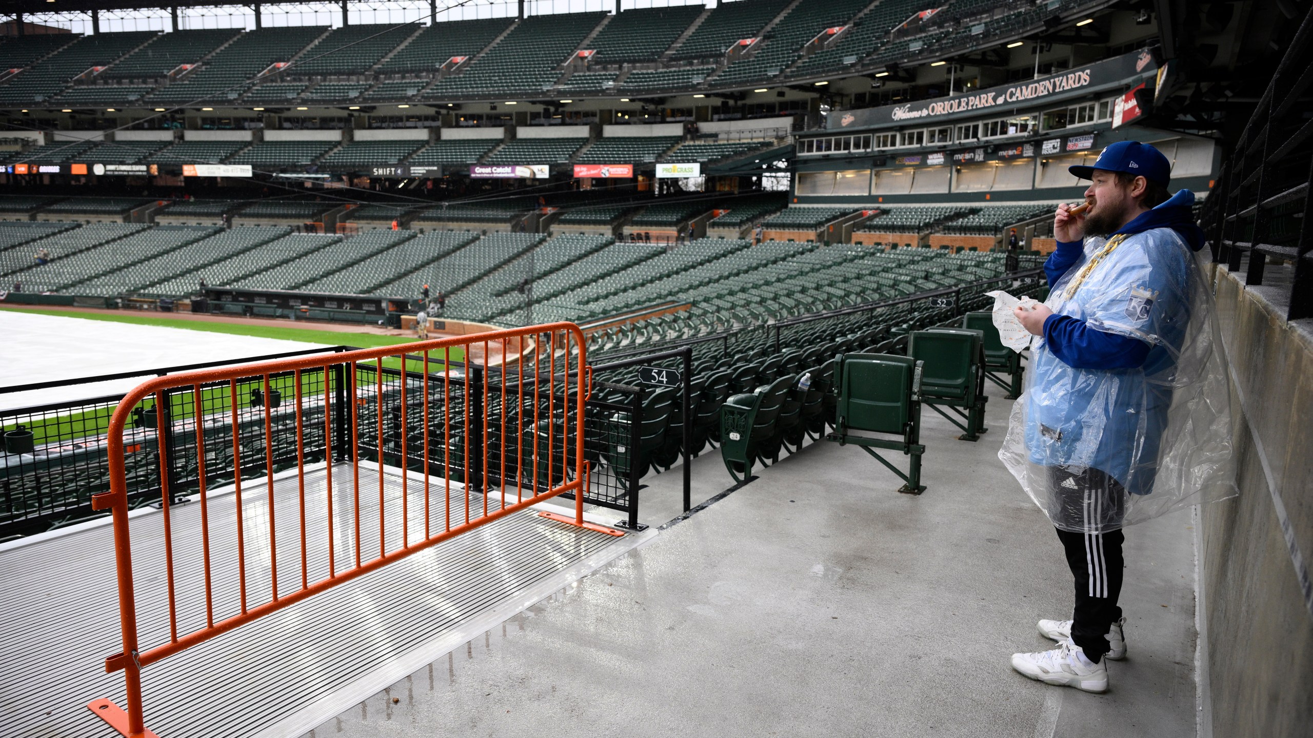 Patient fans wait out 5hour rain delay for Royals vs. Orioles