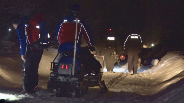 Suchaktion bei 10 Grad und Neuschnee Rettungskräfte suchen nach