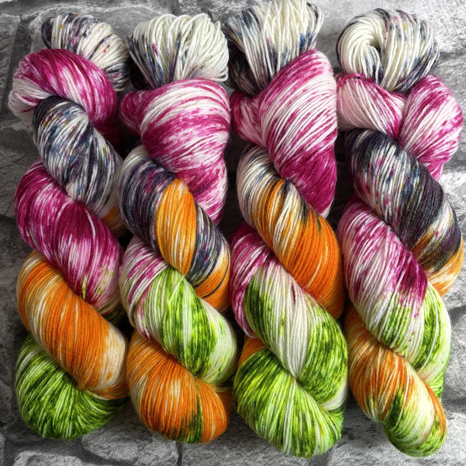 Fliegender Teppich Blacklight Classic ♥ Handgefärbte Wolle