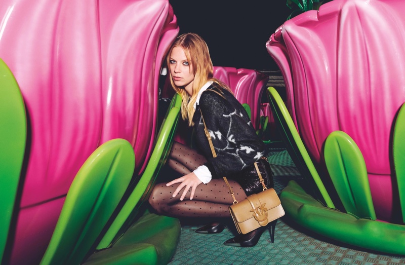 "Wonderland", la campagna Pinko FW2122 Magazine