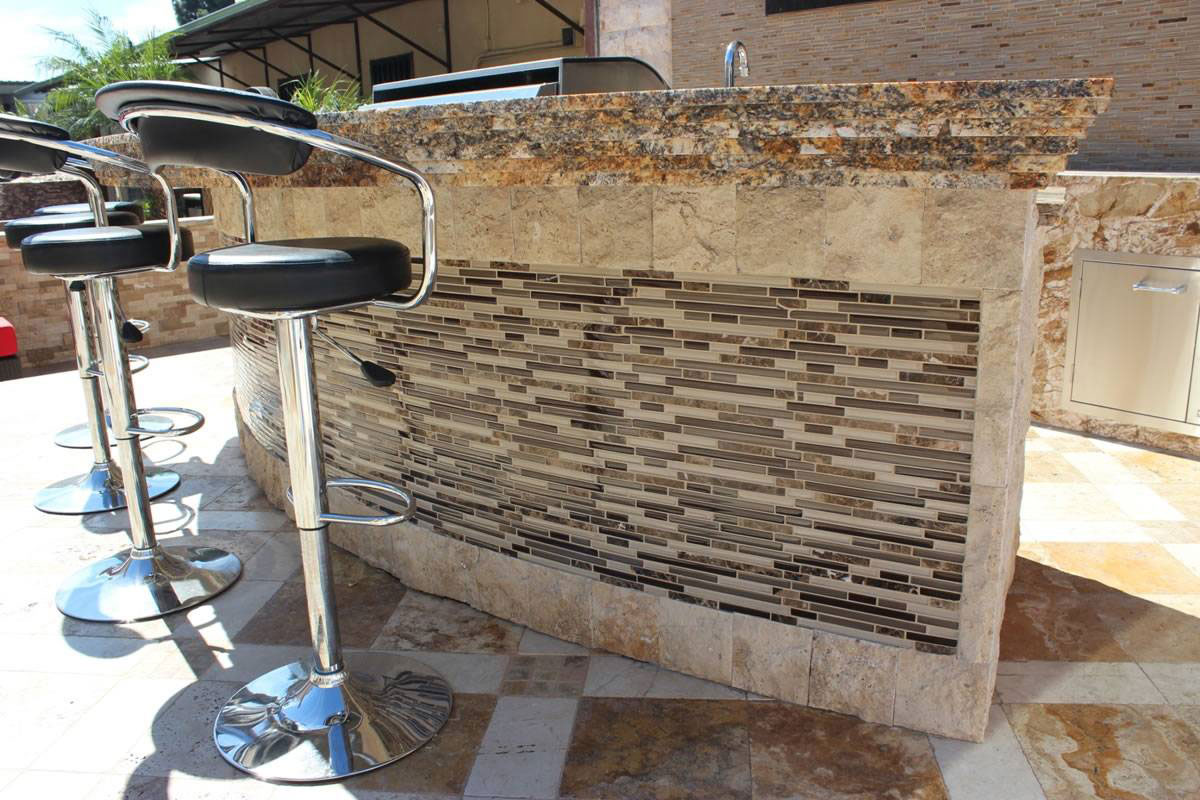 Wood Floors Plus > Backsplash/Walls > MSI Mosaic Royal Oaks Blend Interlocking Pattern 12 in x