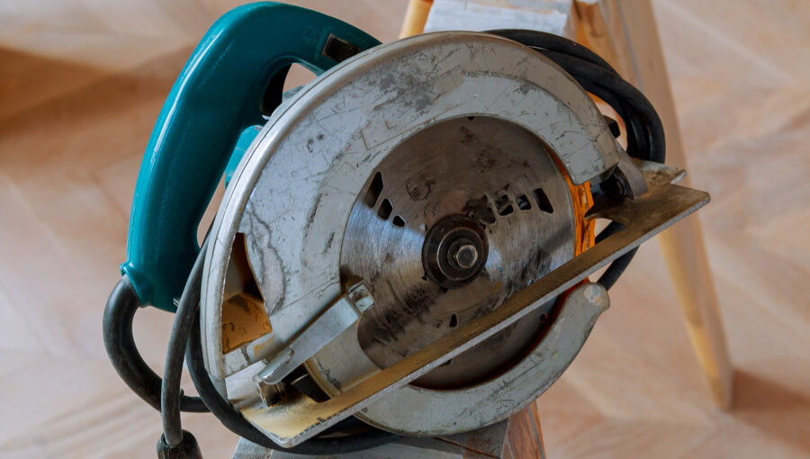 Why Does My Circular Saw Spin Backwards?