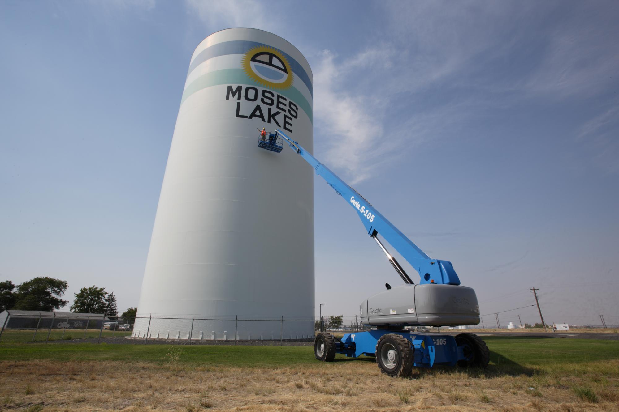 Genie® S100 Telescopic Boom Lift Working at Height