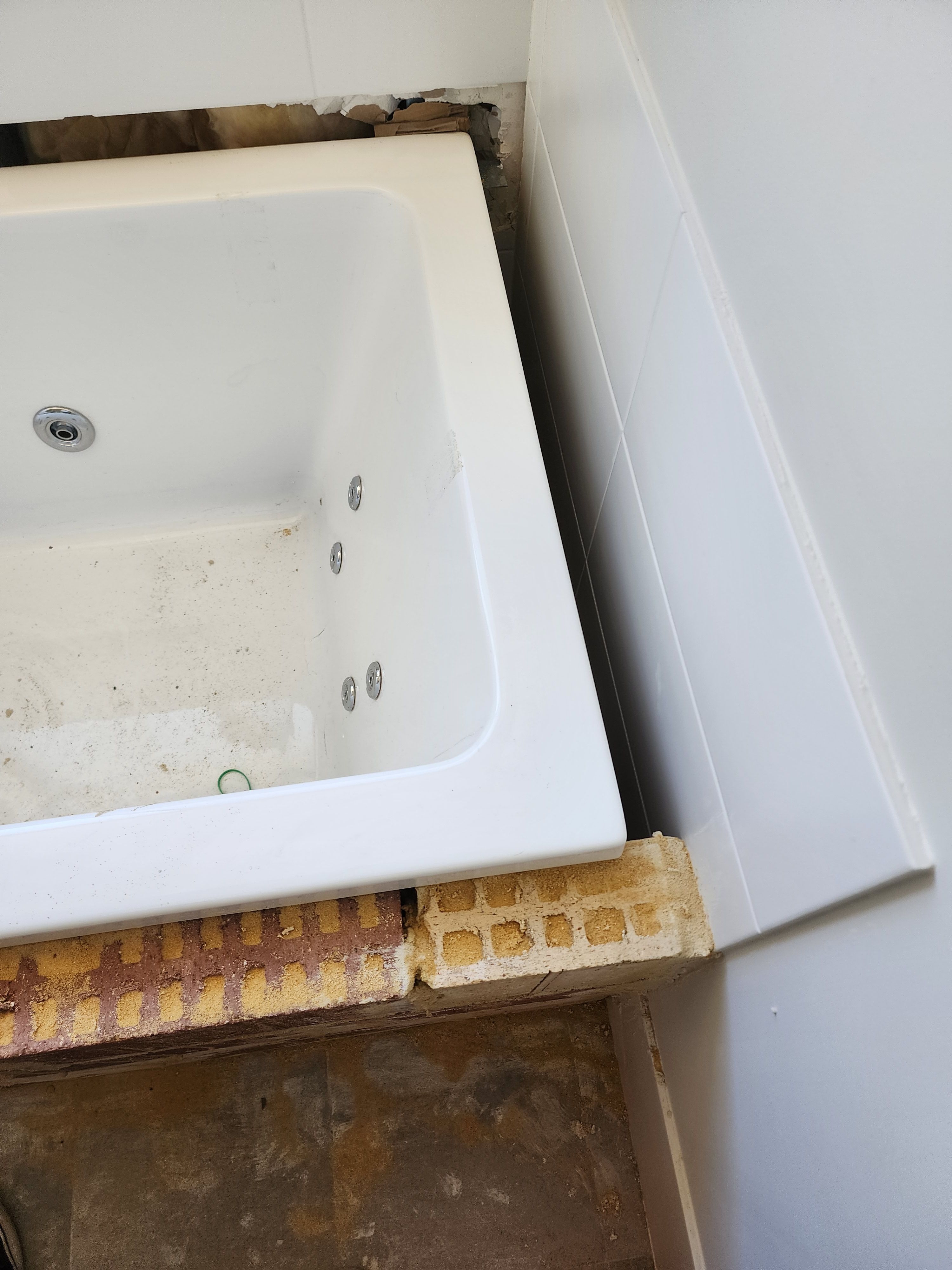 Solved How to fill gap between bath and wall? Bunnings