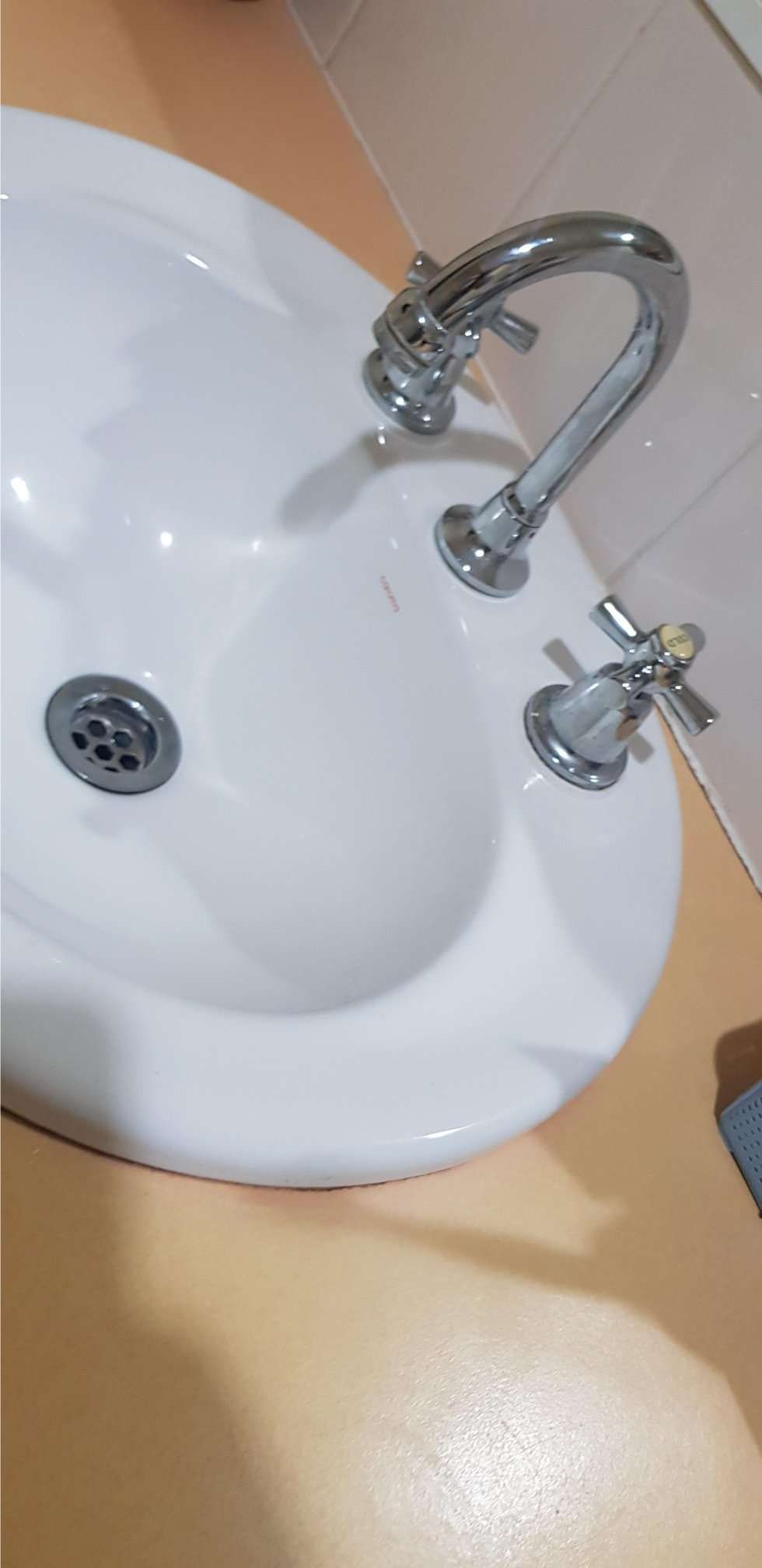 Hot water tap working but COLD water tap... Bunnings Community