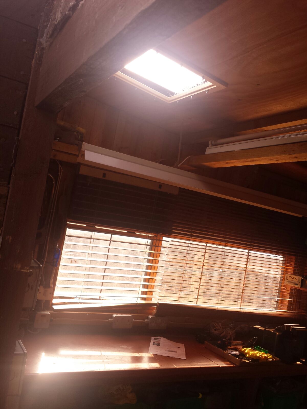 Fitting the shed skylight - Workshopshed