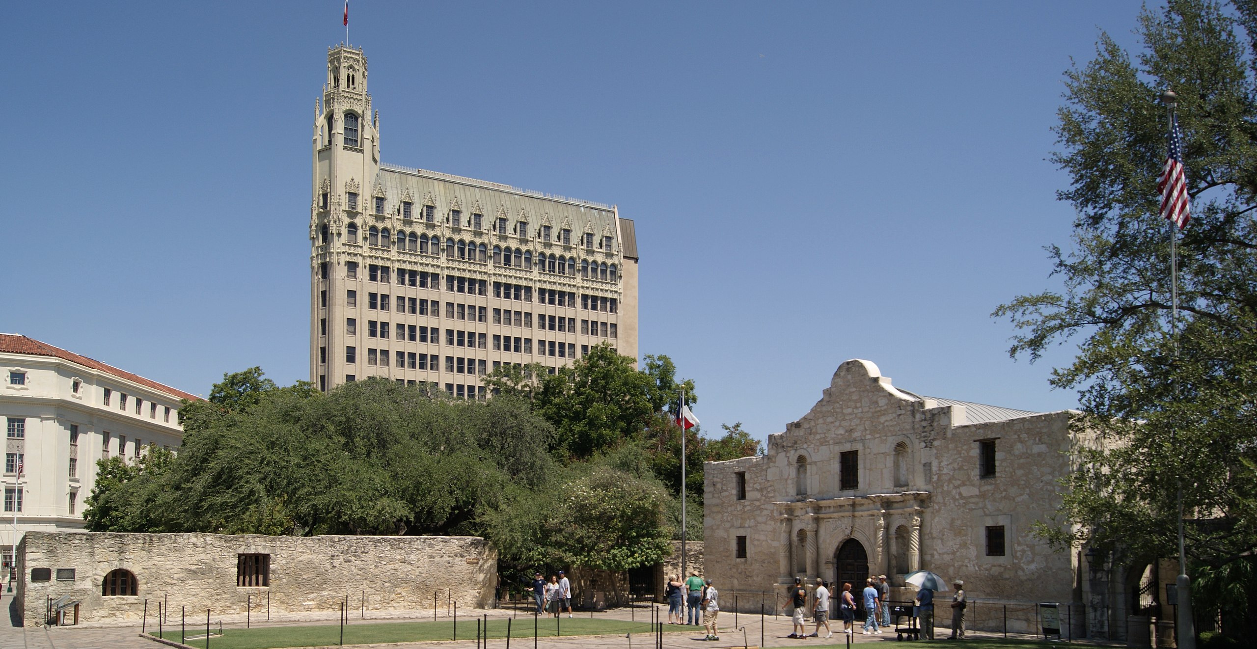 Alamo Chapel and Long Barracks, 2011 - World History Encyclopedia