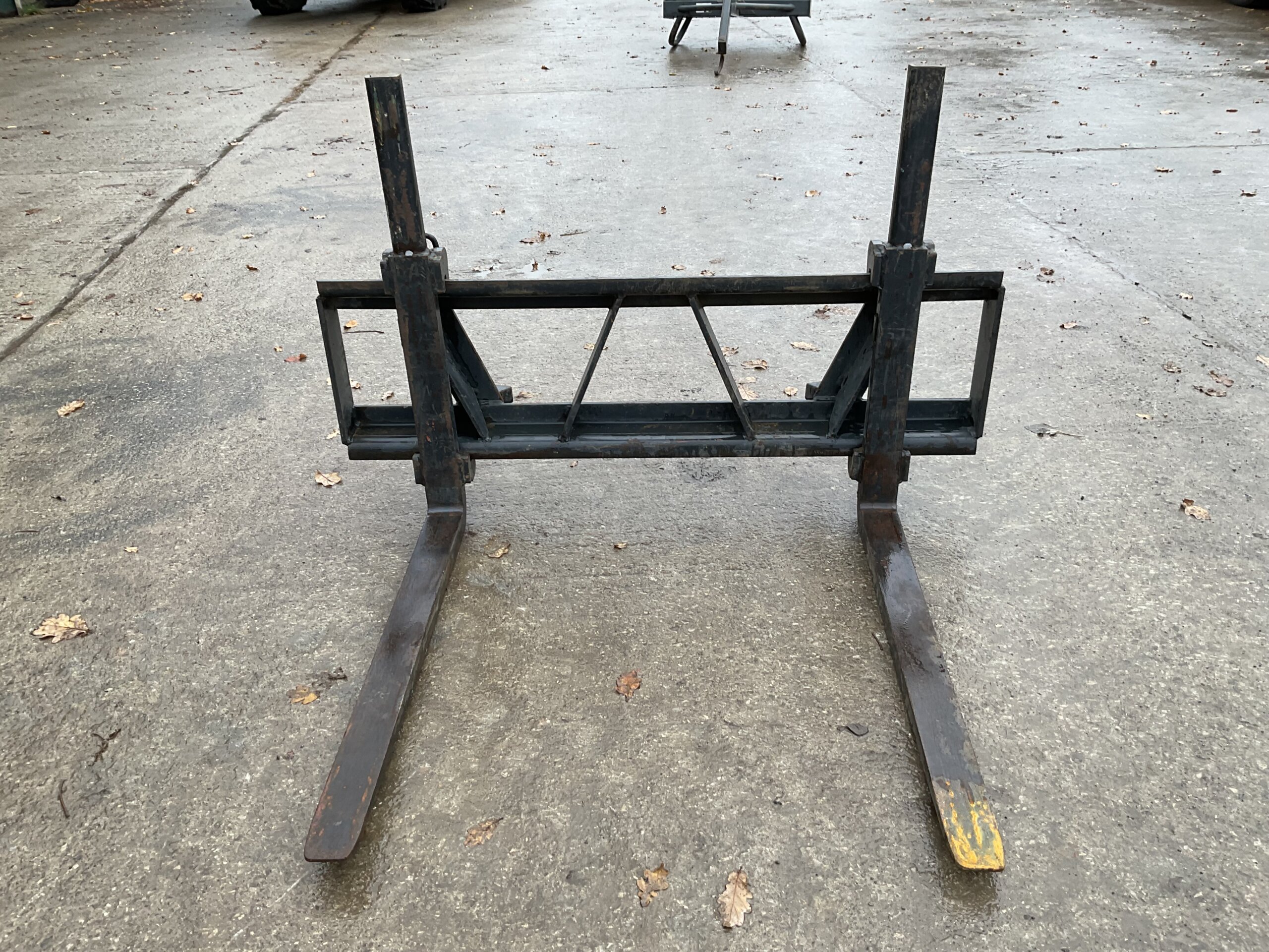 QUICKE ALO PALLET FORKS World Tractors