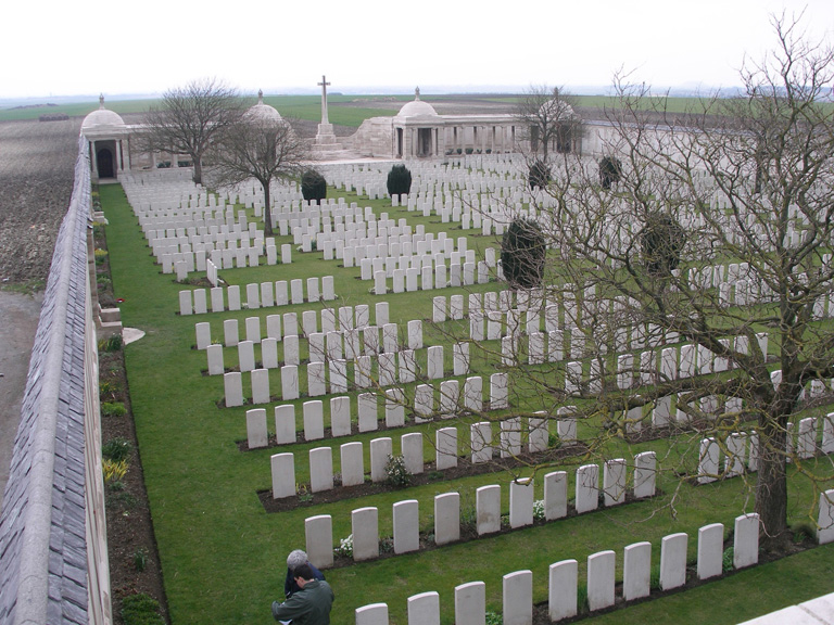 History Between Humor and Tragedy Musings on Robert Graves' Memoir