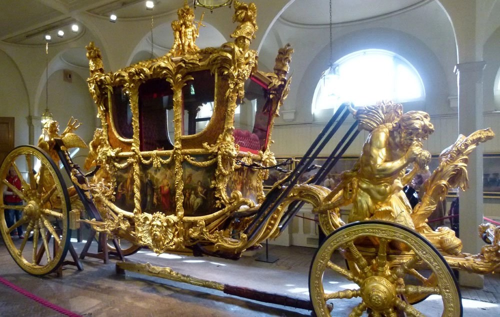 The Queens Gold Piano Left People With A Lot Of Questions During Her 2023 Christmas Speech Visiting the Queen’s Horses at the Royal Mews, London
