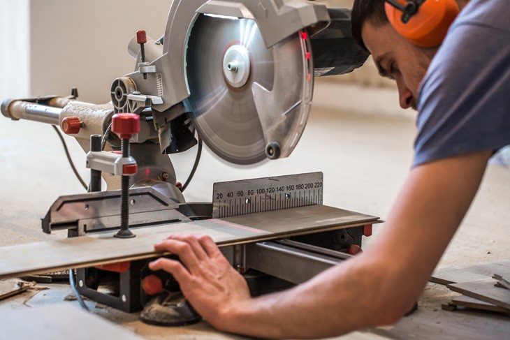 The Ultimate Guide To Use Safe Miter Saw - WorthvieW