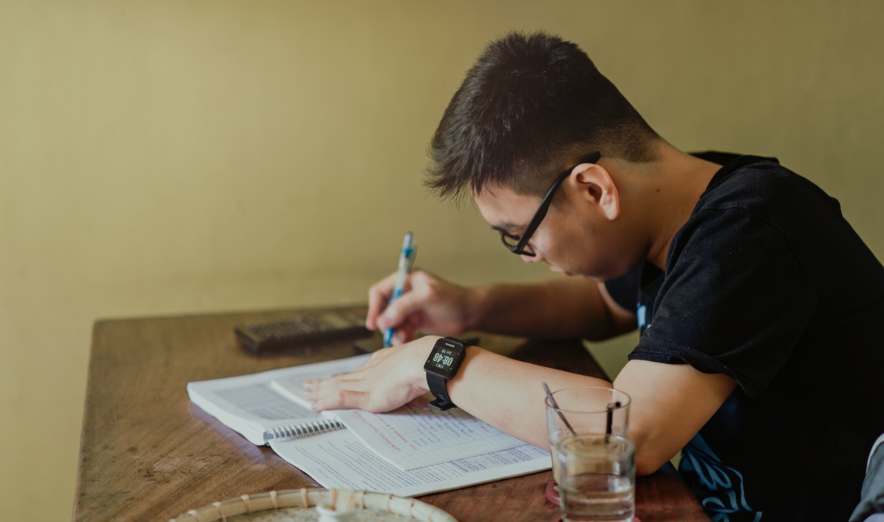 3 Pieces of Furniture for College Students Need in Their Apartment