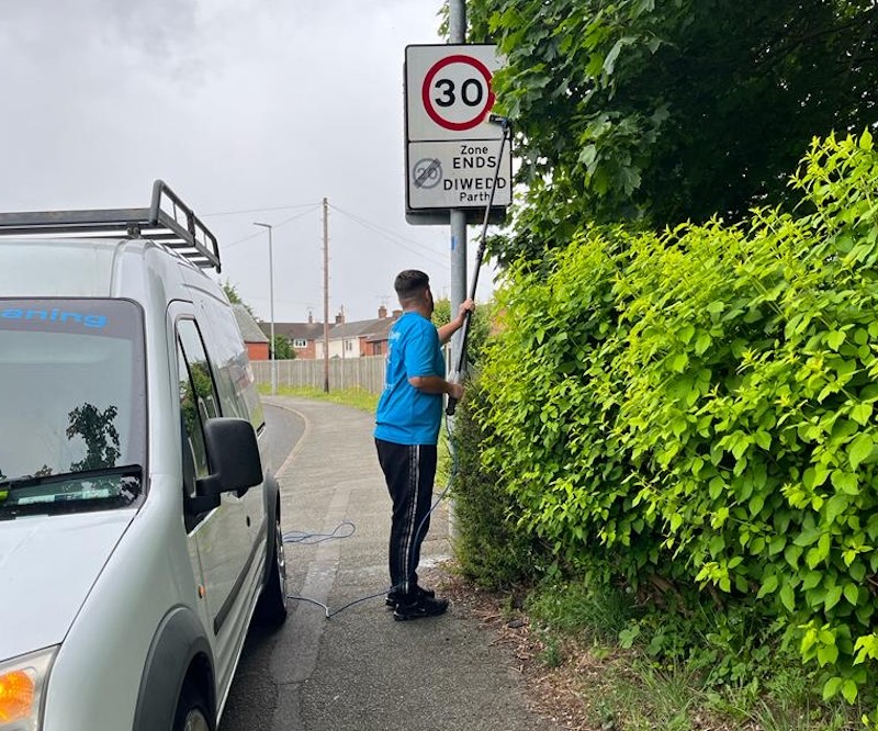 Wrexham window cleaner giving back to the community by sprucing up
